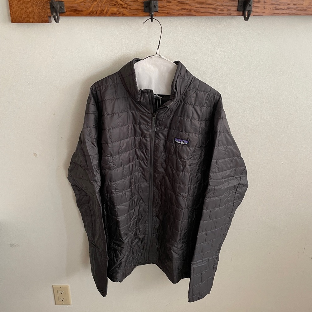 NWT Patagonia Men's Dark Gray Puffer Jacket